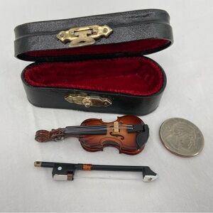 Miniature Violin,‎ bow and case Doll house size